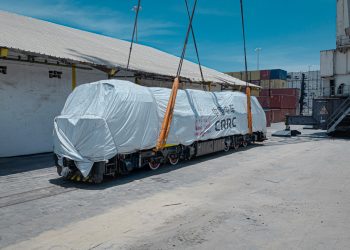 Africa Global Logistics Congo réalise la mise sur rail d’une locomotive de 83T pour  accompagner le développement de l’industrie cimentière