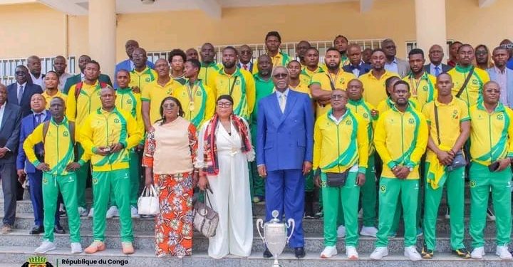 Handball : Le ministre des sports félicite les champions et vice championnes d’Afrique.