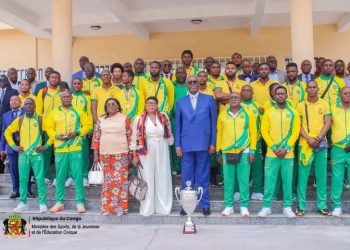 Handball : Le ministre des sports félicite les champions et vice championnes d’Afrique.