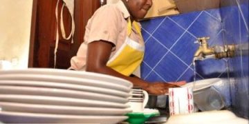 FEMME DE MENAGE AU CONGO, UN TRAVAIL DE MISERE