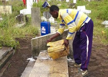 POURQUOI NE PENSER AUX MORTS QUE LES 1ER NOVEMBRE DE CHAQUE ANNEE ?