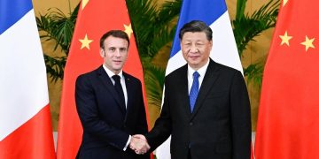 LE PRESIDENT XI JINPING S’EST ENTRETENU AVEC LE PRESIDENT FRANÇAIS EMMANUEL MACRON