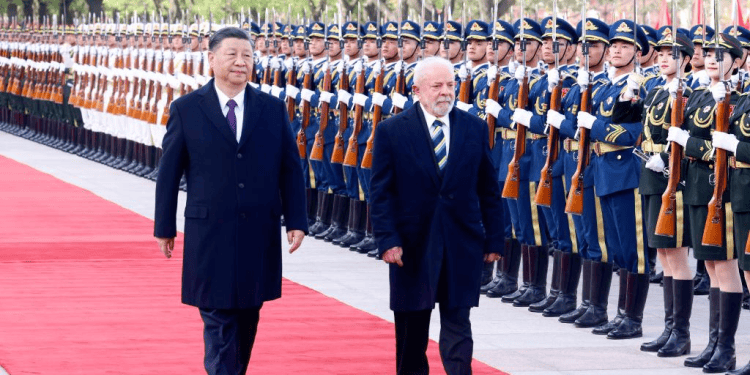 MONDE : ENTRETIEN ENTRE LES PRESIDENTS CHINOIS ET BRESILIEN