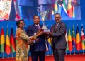 OMS/Distinction : Denis Sassou-N’guesso honoré par l’OMS Le Président de la République du Congo, Denis Sassou-N’guesso, a été honoré par l’Organisation mondiale de la santé (OMS).