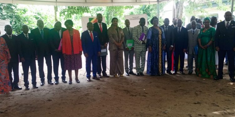 Remise des documents d’orientation aux directeurs