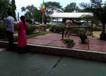 Levée de couleurs : une tradition à laquelle Pierre Cébert Ibocko Onanga n’a pas dérogé.