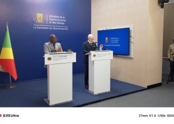 Thierry Lézin Moungalla et Ghislain Thierry Maguessa Ebomé face à la presse .
