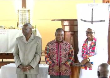 Trois membres du gouvernement manifestent leur reconnaissance à Dieu.