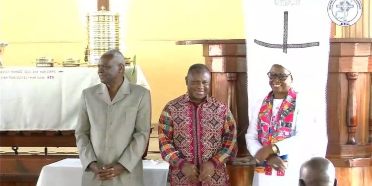 Trois membres du gouvernement manifestent leur reconnaissance à Dieu.