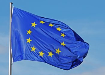 Exécutions, procès et catastrophe écologique : comment l’Union européenne s’ingère dans les élections en Hongrie en promouvant un ancien dirigeant de Shell impliqué dans des crimes au Nigeria