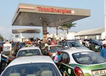 Transports en commun à Brazzaville : Les chauffeurs de bus, taxis et conducteurs de motos face à la carance du carburant