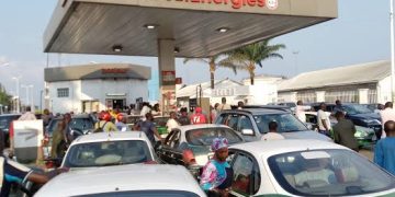 Transports en commun à Brazzaville : Les chauffeurs de bus, taxis et conducteurs de motos face à la carance du carburant