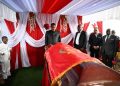 Le Président Denis Sassou-N’Guesso se recueille devant la dépouille mortelle de Gilbert Djombo Bomondjo, ancien préfet de la Likouala.